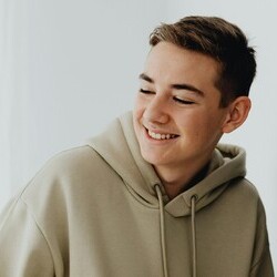 Sweatshirts & Hoodies